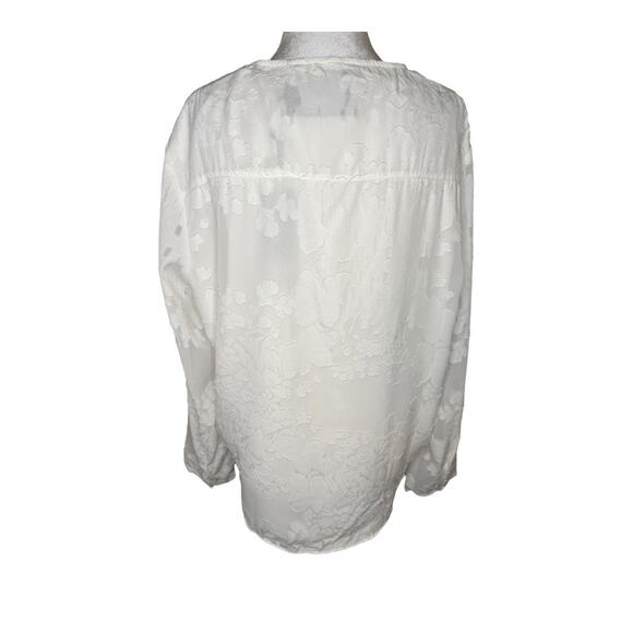 NEW Vacate The Label Women's White Floral Burnout Blouse Size Small NWT - Picture 3 of 8